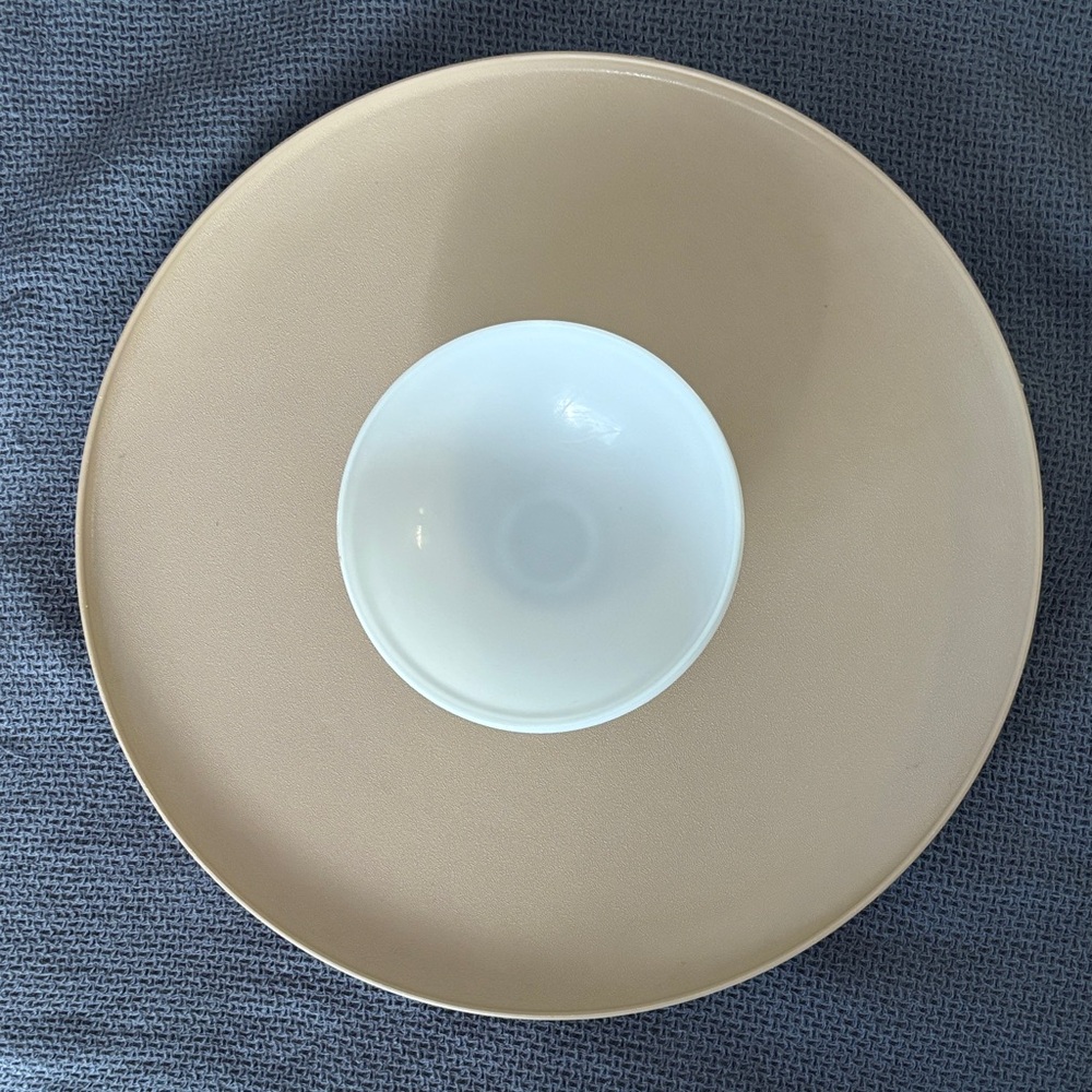 Tupperware Tan and White platter with dip bowl